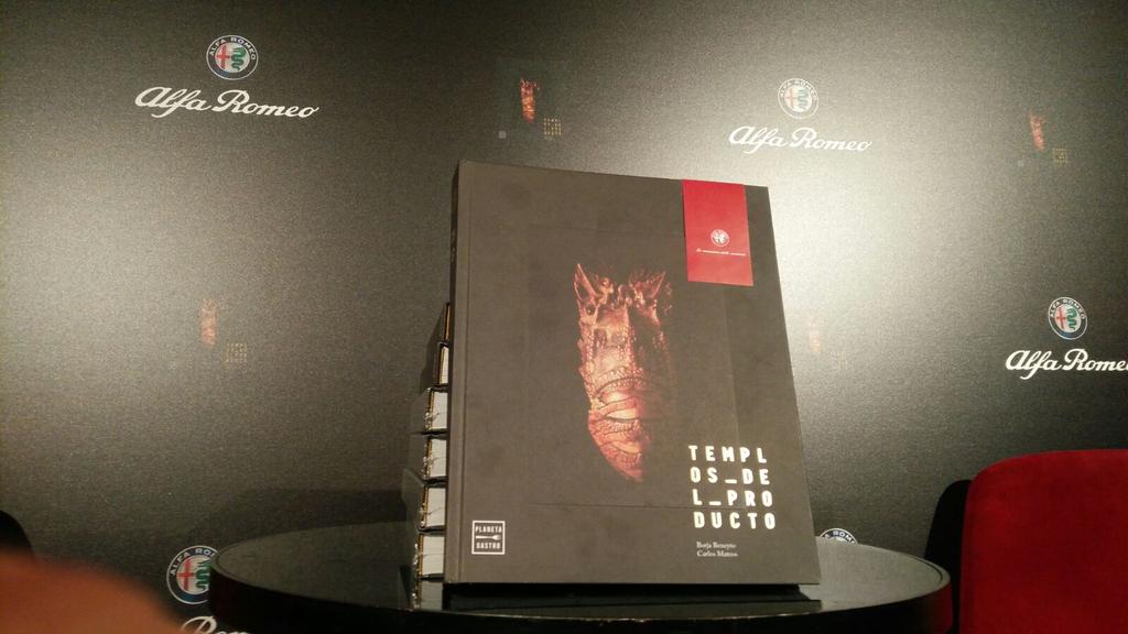 AlfaRomeo_es's tweet photo. Hoy hemos acompañado a los mejores chefs en la presentación del libro @TemplosProducto #MaridajesAlfa #TemplosAlfa https://t.co/DaRMtmKuIW