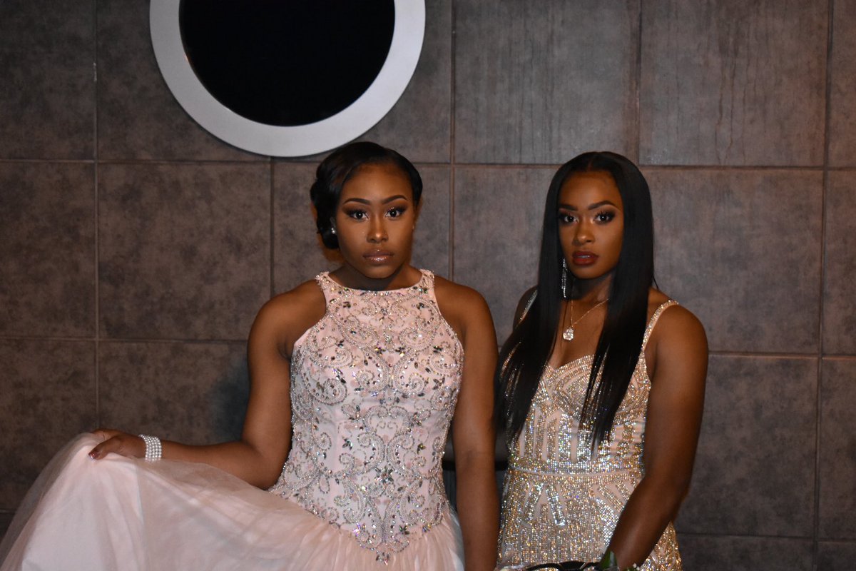 _jaaylove's tweet photo. Its sister thing💉 y’all don’t understand 💕😘 #senior&junior #Seathedrip #Bridgeunderwater https://t.co/rPtSaUDvbz