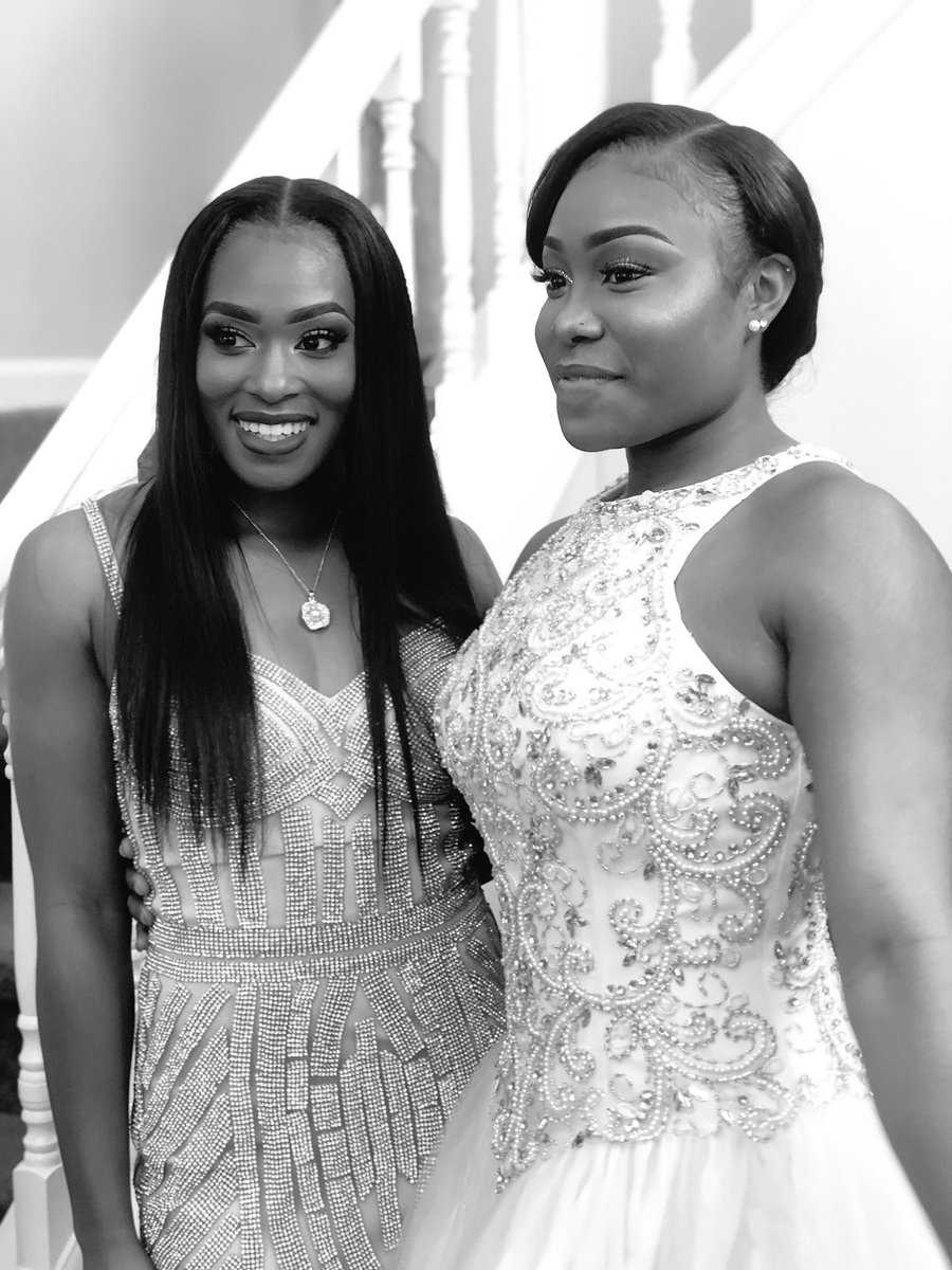 _jaaylove's tweet photo. Its sister thing💉 y’all don’t understand 💕😘 #senior&junior #Seathedrip #Bridgeunderwater https://t.co/rPtSaUDvbz