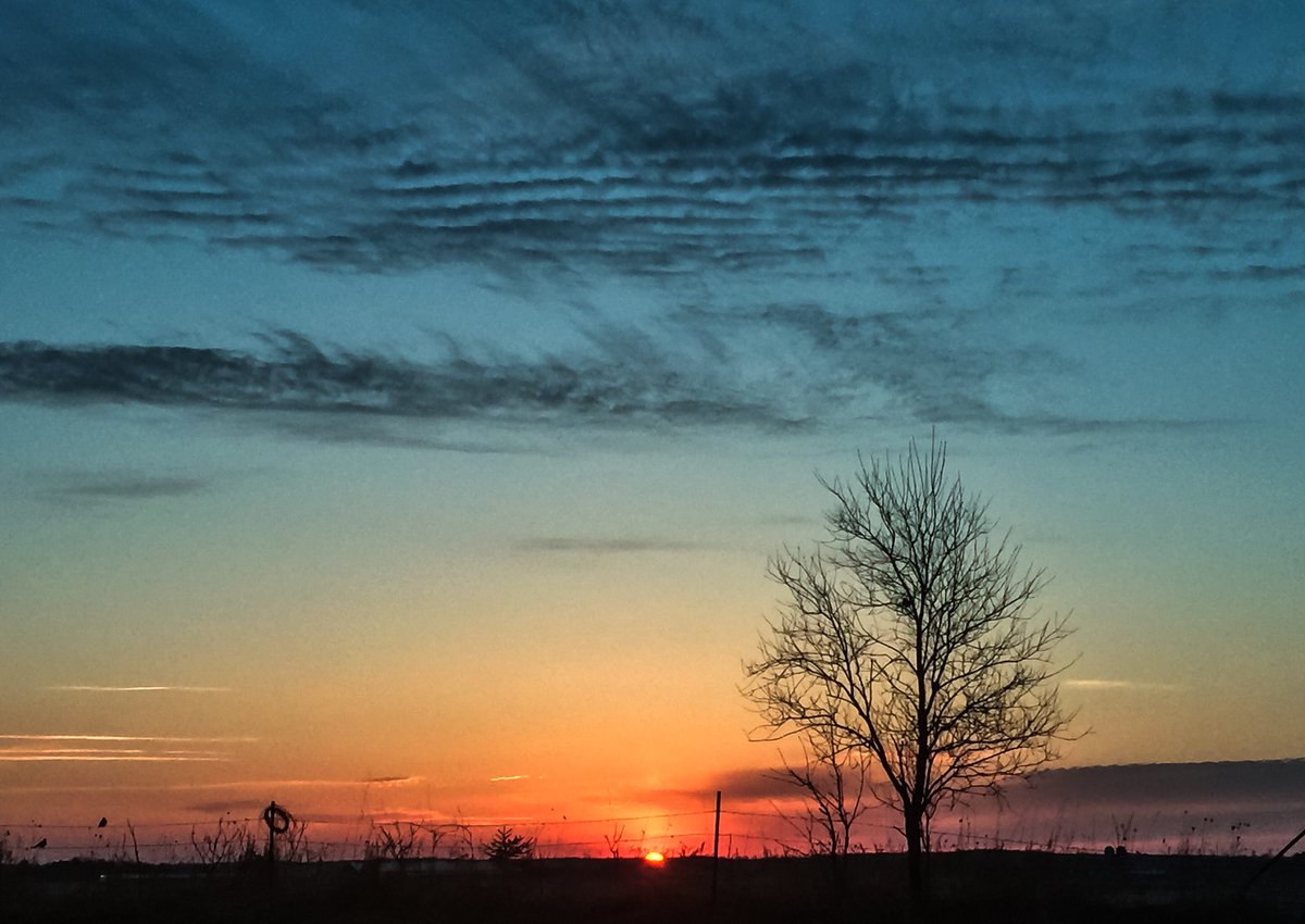 StarPrairieDave's tweet photo. Star Prairie Sunrise Monday Morning! @ian_leonard @fox9weather #sunrise https://t.co/0rbijlcoqJ