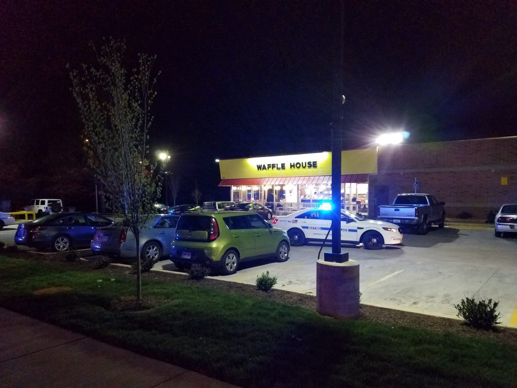 UPDATE: Nashville Waffle House shooting suspect remains on the run, may be armed ow.ly/tw5X30jD12R https://t.co/qr6QSkEYT0