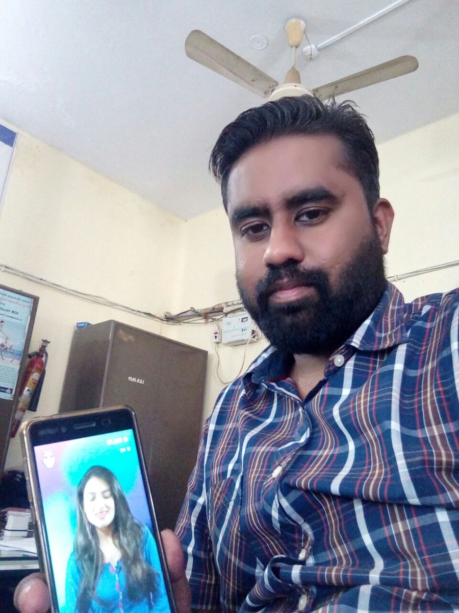 csannukr's tweet photo. @GetLocoNow @OnePlus_IN Playing loco in the office https://t.co/YnHZ17dZaw