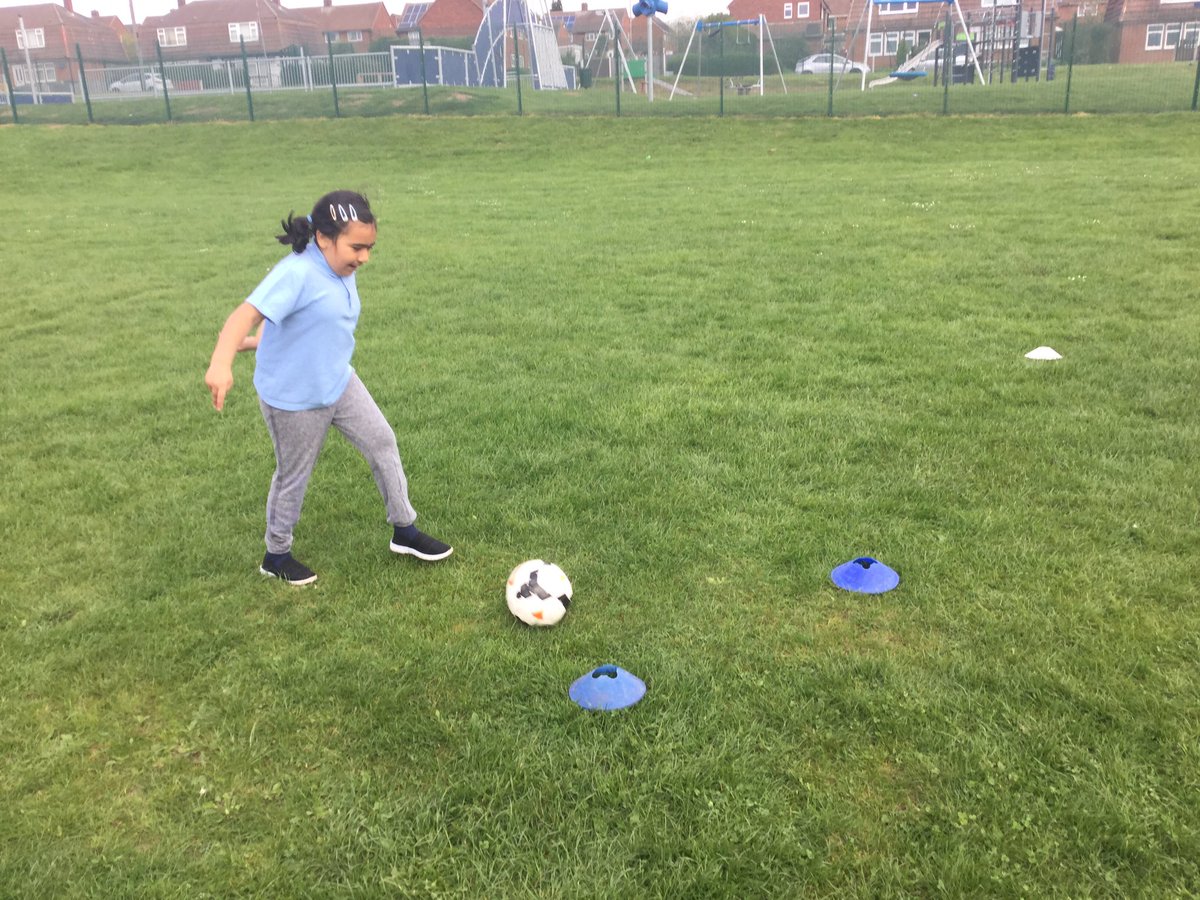 Y1HollyClass's tweet photo. Holly class working on our football skills https://t.co/so7JnpZ6jM
