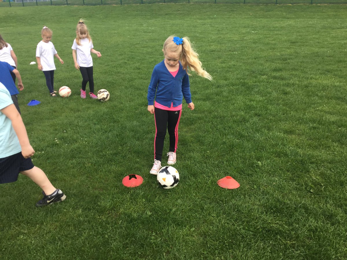 Y1HollyClass's tweet photo. Holly class working on our football skills https://t.co/so7JnpZ6jM