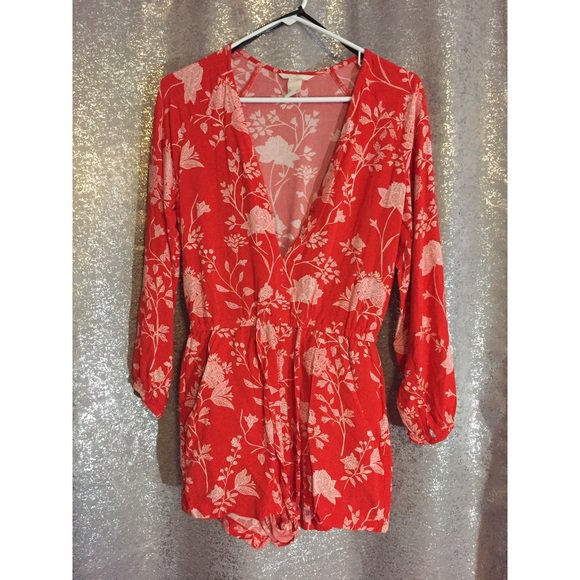 MichelleLFrench's tweet photo. So good I had to share! Check out all the items I'm loving on @Poshmarkapp #poshmark #fashion #style #shopmycloset #hm #asos: https://t.co/P7Kkbncrr5 https://t.co/FdpLjBzcA6