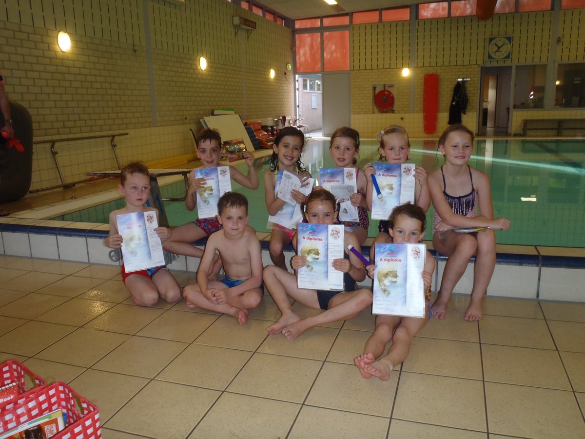 zonnewater's tweet photo. Deze kanjers hebben zaterdag bij Zonnewater het zwemdiploma A of B gehaald.
Van harte gefeliciteerd! https://t.co/bHRMGOhtiz