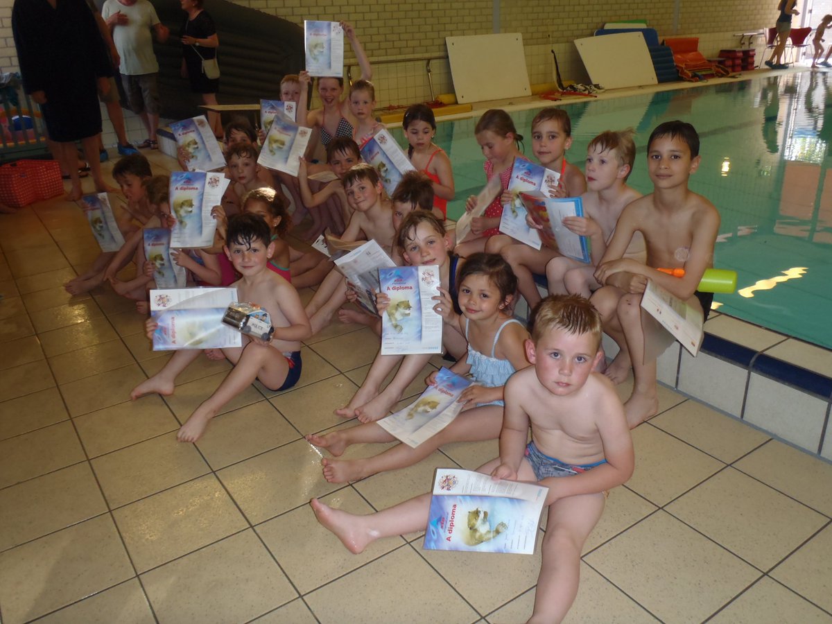zonnewater's tweet photo. Deze kanjers hebben zaterdag bij Zonnewater het zwemdiploma A of B gehaald.
Van harte gefeliciteerd! https://t.co/bHRMGOhtiz
