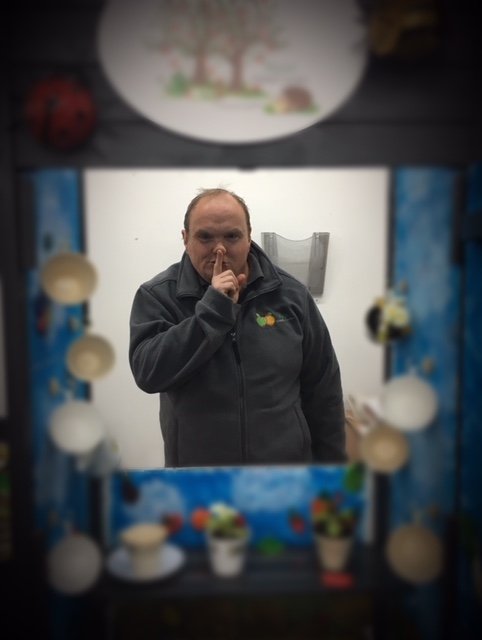 RWalledGarden's tweet photo. @HarrogateFlower no more #shushing.
Let the build commence!
#secretshed https://t.co/vU7n58zNus
