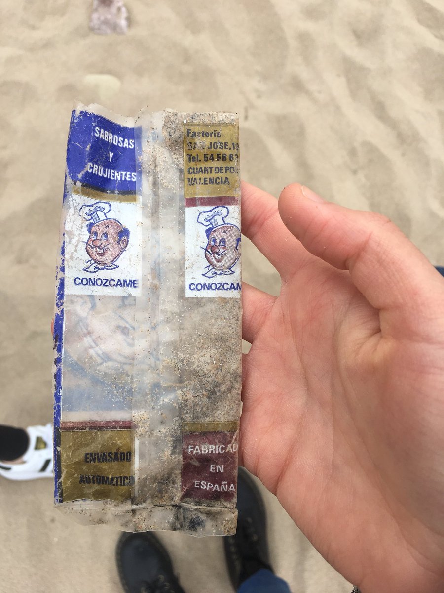 AliciaMateos_'s tweet photo. De todos los plásticos que recogí ayer en Xagó, algunos me llamaron la atención por lo antiguos que parecían.El diseño de este no parece actual,además el teléfono de contacto no tiene prefijo... ¡los prefijos se introdujeron en España en 1998! ¿Cuál es la historia de estas pipas? https://t.co/bqmtHVYaJM