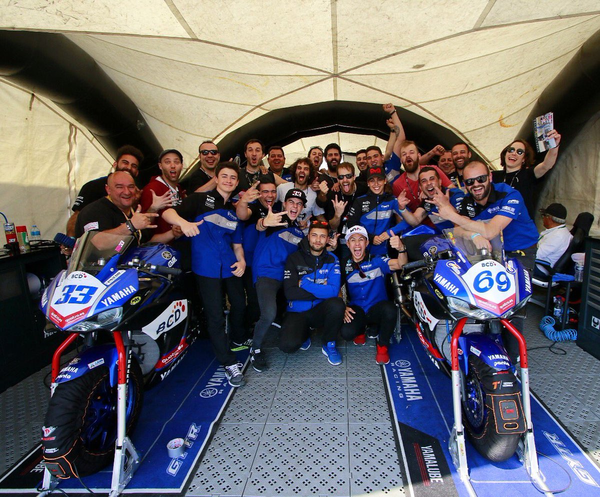 💙🏁 Not family by blood, but family by heart. | ¡Menudo finde de emociones! Carrerón e invitados de lujo. ¡La próxima en <a href="/autodromoimola/">Autodromo di Imola</a>! | #WorldSSP300
