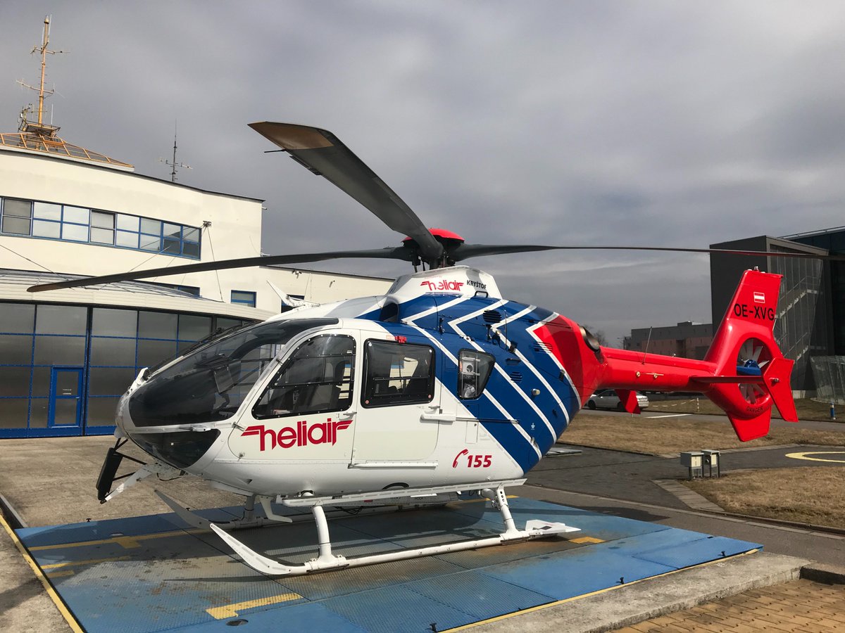 Zachranka_App's tweet photo. Víte, kdo je připraven vám každý den okamžitě pomoct v nouzi? 🚁
Kromě #zachrankaapp třeba i tento záchranářský vrtulník a jeho posádka ze základny v Jihlavě. https://t.co/ZPeT82WWhd