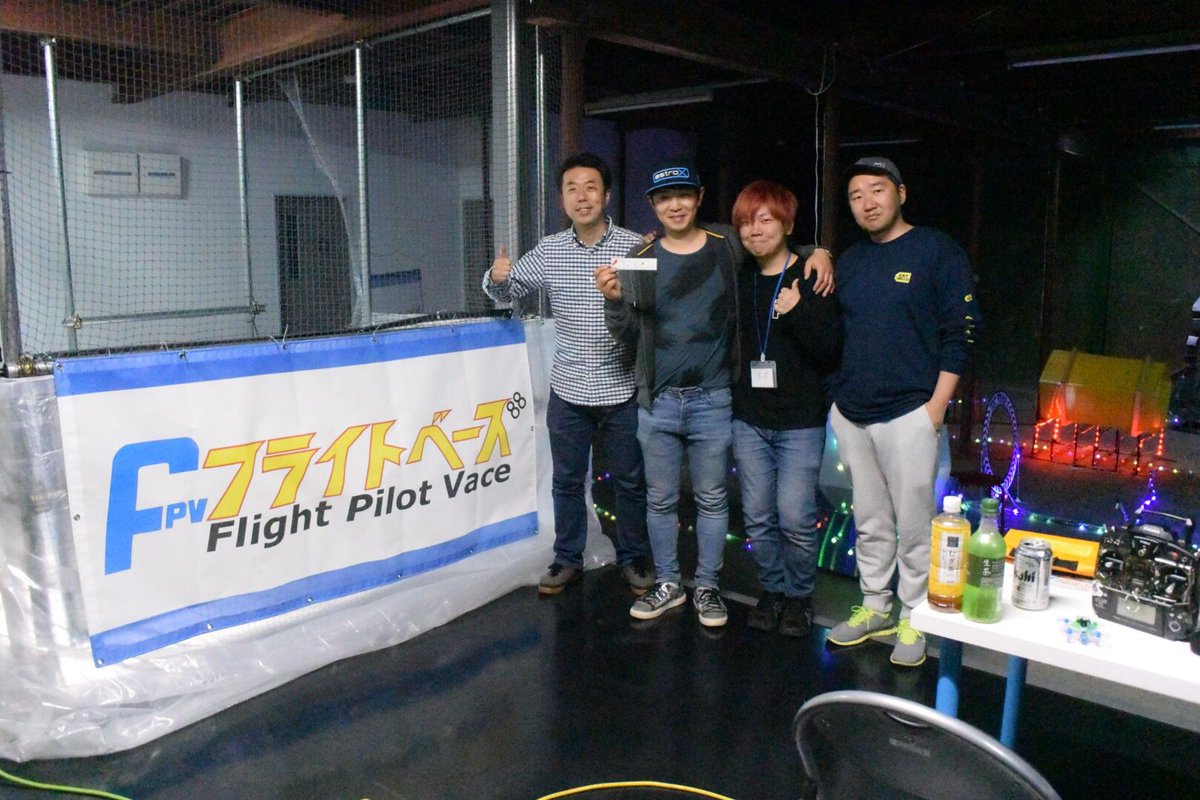 flight_vace's tweet photo. 何と3インチ、5インチフレームなどで有名な astroXの社長のジョンブーさんが遊びに来てくれました!
#astrox #astrox5 #drone #dronestagram #fpv #fpvosaka #fpvdrone #droneracing #ドローン #ドローンレース #マイクロドローン #屋内ドローン練習場 #フライトベース #大阪 #Osaka https://t.co/SbneNc8vdO