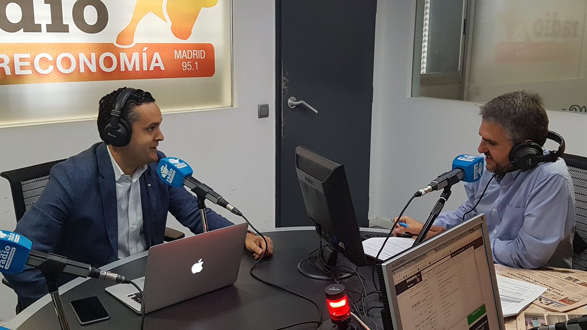 ElisaCarreras's tweet photo. Ahora mismo nuestro compi Fernando Sánchez en @rintereconomia con @rubengilm hablando de multicanalidad. https://t.co/vOqJBSO1VR