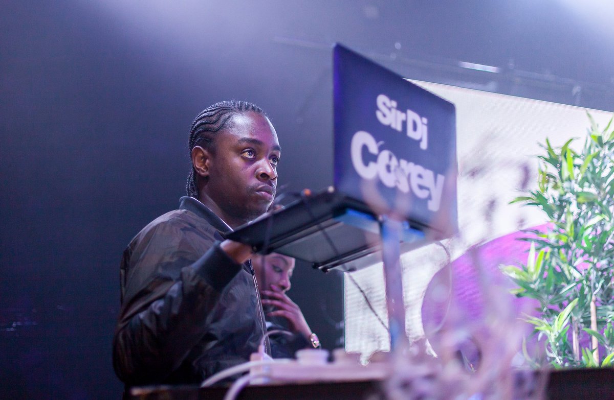 7 DAYS TO GO 🙌🏾🙌🏾
Catch <a href="/SirDjCorey/">Mr Tweet</a> spinning some serious tunes to keep you all entertained at The Talks With Monikah Lee Show 
Tickets are going super fast 💨 
eventbrite.com/e/the-talks-wi…