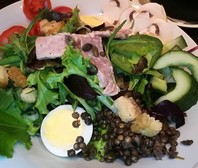 lacocotteberlin's tweet photo. Supermodel bowl Laetitia - No more Buddha bowl ;) #berlin #champignon #lentilles #tomates #oeuf #thon #paris #restaurantberlin #parisberlin #restaurantfrancais #visitberlin #berlinparis #berlinrestaurant #gurke #bioei #thunfisch #linsen #supermodel #bol … https://t.co/BPGeDHswtO https://t.co/f5IHhep5IZ