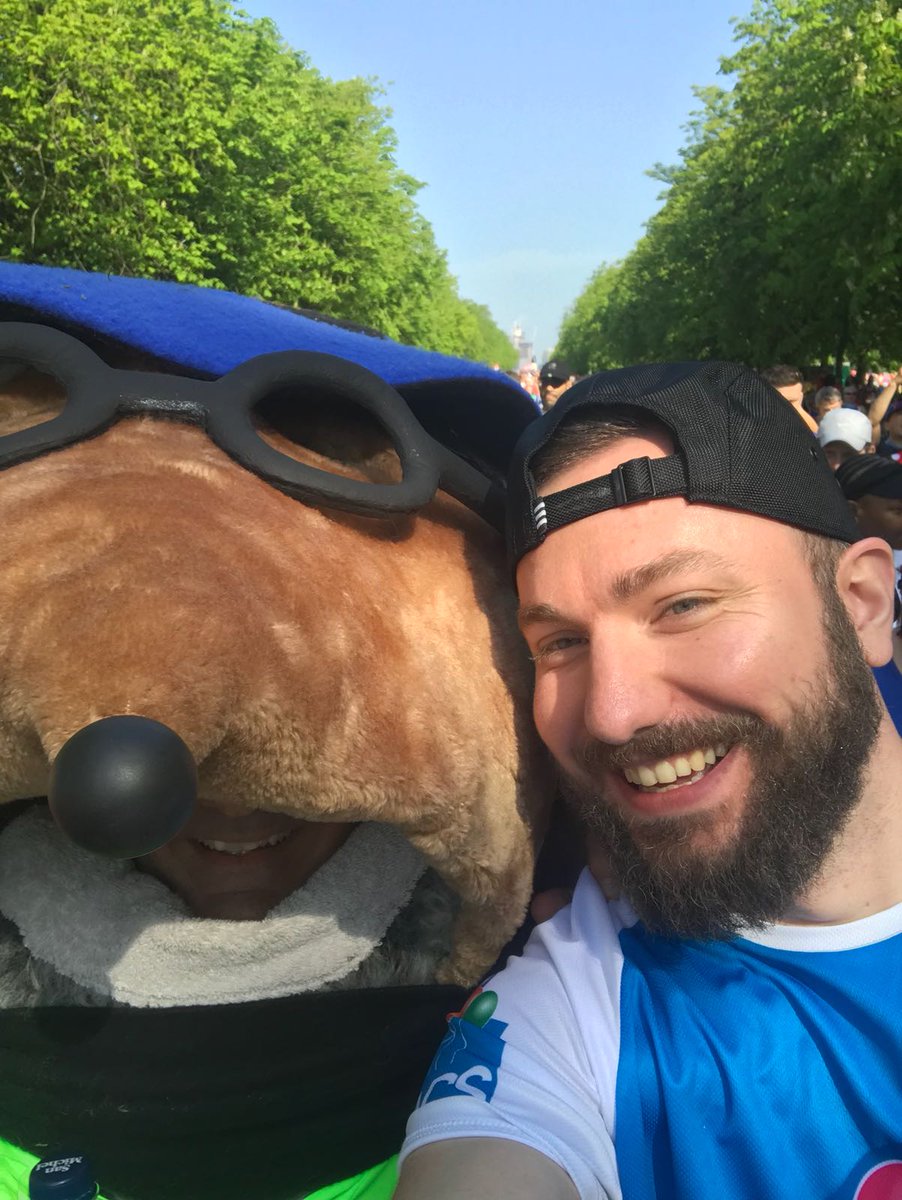 adam rolfe (@wesellmoonboot) | Twitter