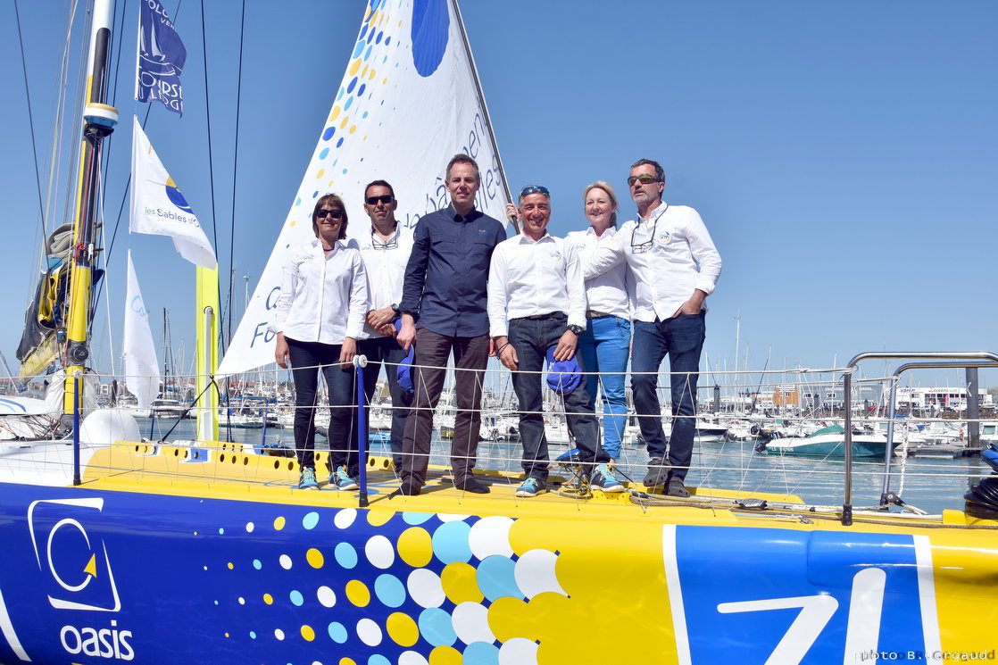 GpeSetinVoile's tweet photo. C'est sous un beau soleil que l'IMOCA Groupe Sétin a été inauguré ce vendredi 20 avril @lessables @ManuelCousin71 @VendeeGlobe https://t.co/fDZ3QstAby