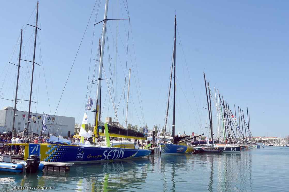 GpeSetinVoile's tweet photo. C'est sous un beau soleil que l'IMOCA Groupe Sétin a été inauguré ce vendredi 20 avril @lessables @ManuelCousin71 @VendeeGlobe https://t.co/fDZ3QstAby