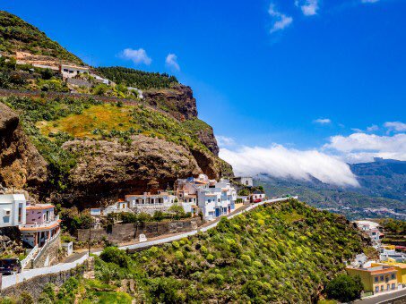 Vida es tener siempre que hacer algo. La vida no se me ha dado, resulta que tengo que hacérmela yo.