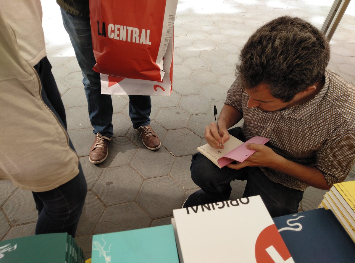 primeres signatures d'ERA de <a href="/jaumeponsalorda/">Jaume C. Pons Alorda</a> 
#SantJordi2018 #poesia #alabatre
