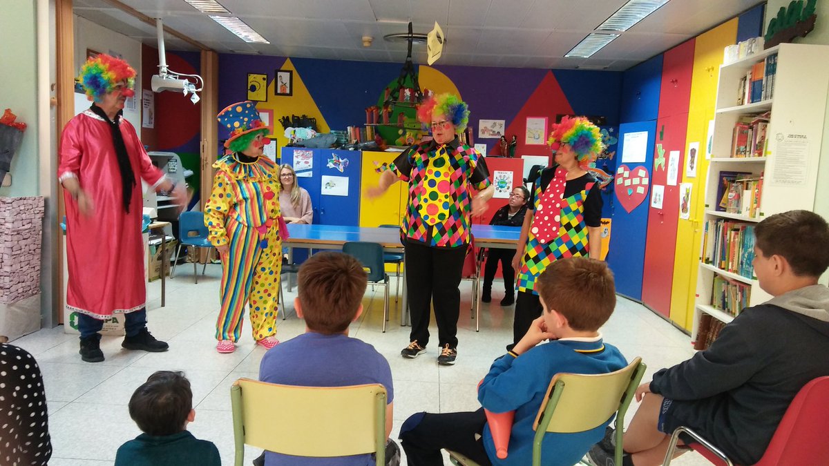 ahsaeddatsur's tweet photo. Actividad en el #diadellibro con cuentacuentos en #AHAlcorcon de la #AsociacióndemayoresPolvoranca. https://t.co/WkFk8IBBCV https://t.co/unV87UlMUU