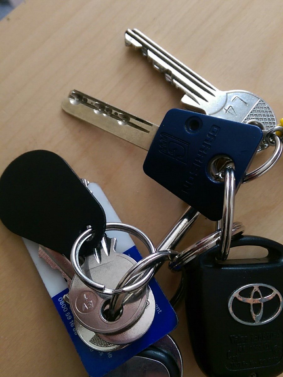 OlsenSuzanne's tweet photo. Bunch of keys found at Riverside Farmers Market Sunday. Left on the table by the burger stall. @RCMAmarkets #lost #keys #Cardiff https://t.co/dTNUeGGUPL