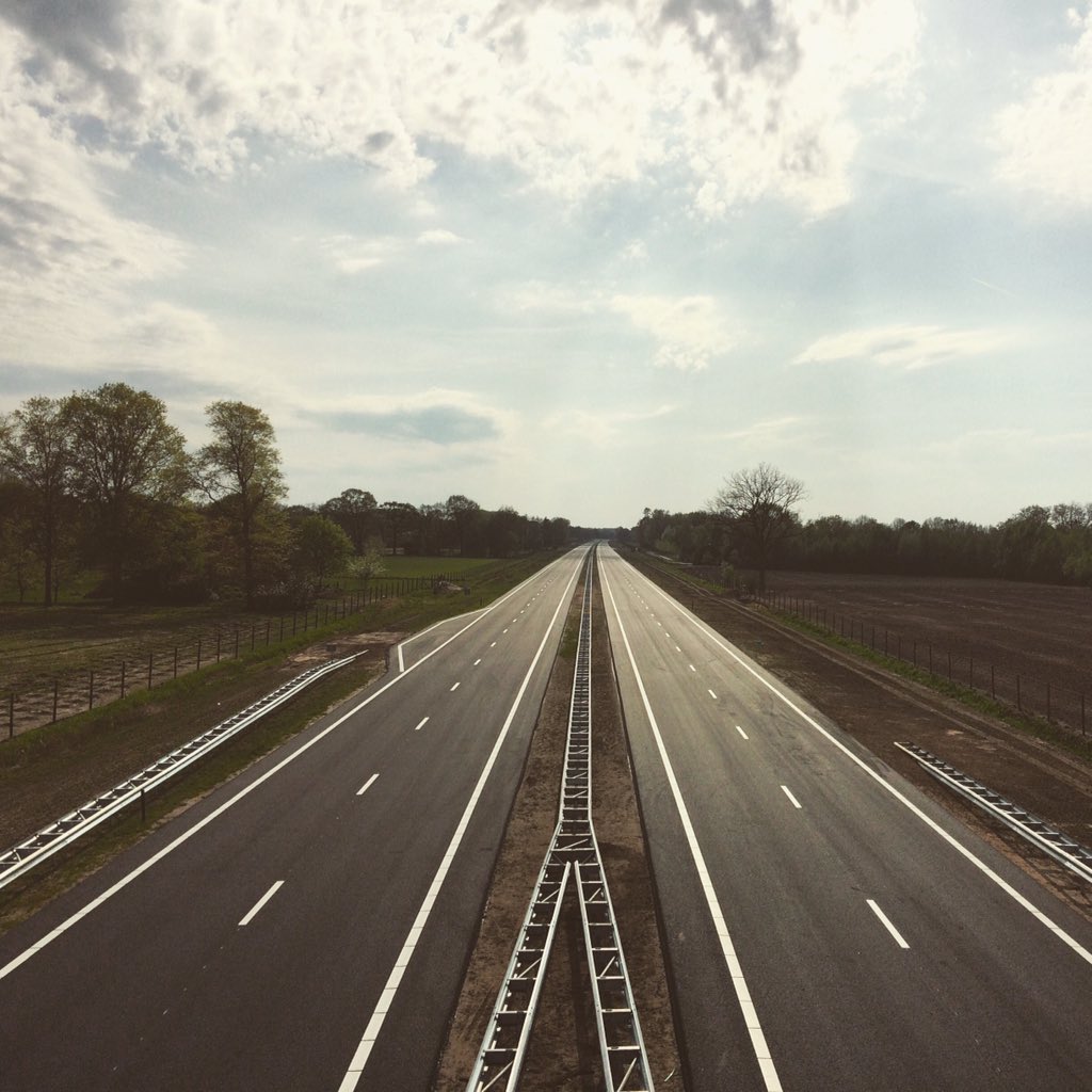 Yttap67's tweet photo. Met respect volg ik alle mensen die dit mega-project (nee, geen Hornbach π) realiseren. 27 km nieuwe N18 Eibergen, Haaksbergen en Usselo. Nog even πβοΈ#Rijkswaterstaat #n18 #twenteroute
Ook 'onze' nieuwe afrit #a35 is prachtig. Alleen π€ wie bedacht de naam #twentevillage? https://t.co/KhLkeDNp8B