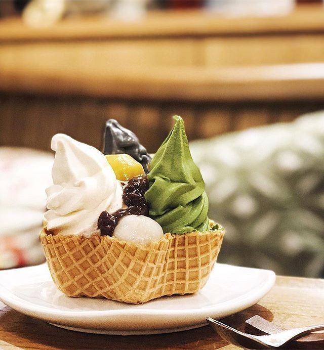 hello_matcha's tweet photo. Hokkaido milk, black sesame &amp; matcha in a waffle bowl 😍 .
📷 @nat_sweetdiary .
Indulge in your own Premium Matcha today. Visit link in our bio to learn more! 🍵 🙏
.
.
.
.
#hellomatcha #matcha #抹茶 #zen #tea #teatime #healthyliving #superfood #instaf… https://t.co/1KkwGW3Z2U https://t.co/ZLRf8yTfIh