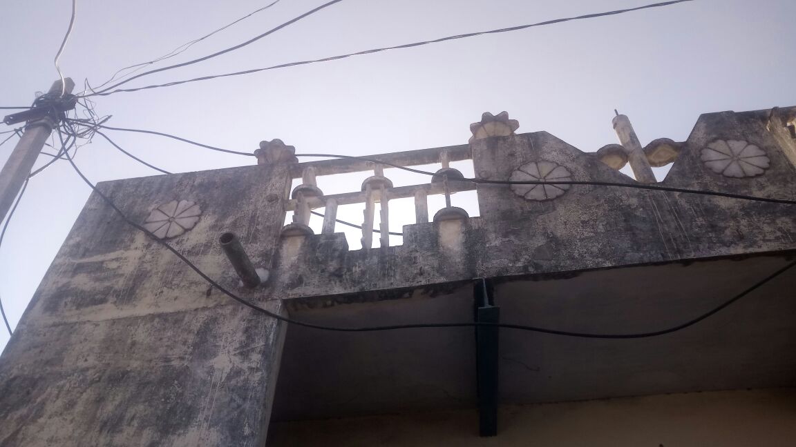 davechirag1992's tweet photo. @Ccc_jdvvnl Hi this is Chirag Dave from GOL ,SIROHI,RAJASTHAN
electric poll installed at our home side attached wall. it just touch to our terris.
small kids are in our home if any problems occurs who is responsible for this??
please change poll place .

Chirag Dave 9870229674 https://t.co/Jg63FHsrQn