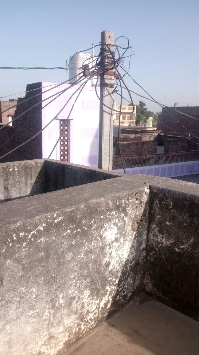 davechirag1992's tweet photo. @Ccc_jdvvnl Hi this is Chirag Dave from GOL ,SIROHI,RAJASTHAN
electric poll installed at our home side attached wall. it just touch to our terris.
small kids are in our home if any problems occurs who is responsible for this??
please change poll place .

Chirag Dave 9870229674 https://t.co/Jg63FHsrQn