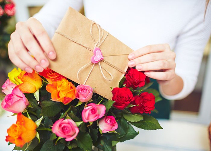 ¡Feliz día de Sant Jordi! 😍😍 Os regalen un libro o una rosa, lo más importante es disfrutarlo con aquellas personas especiales #lamasia #campings #alojamientos #SantJordi 🌹📖