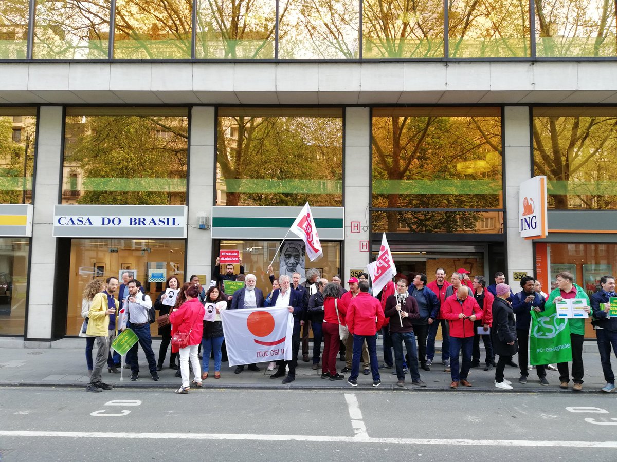 etuc_ces's tweet photo. #FreeLula #LulaLivre  Right to free trial, freedom from arbitrary arrest! International trade unions action day @etuc_ces @dbassoETUC https://t.co/qAEEpEogtn