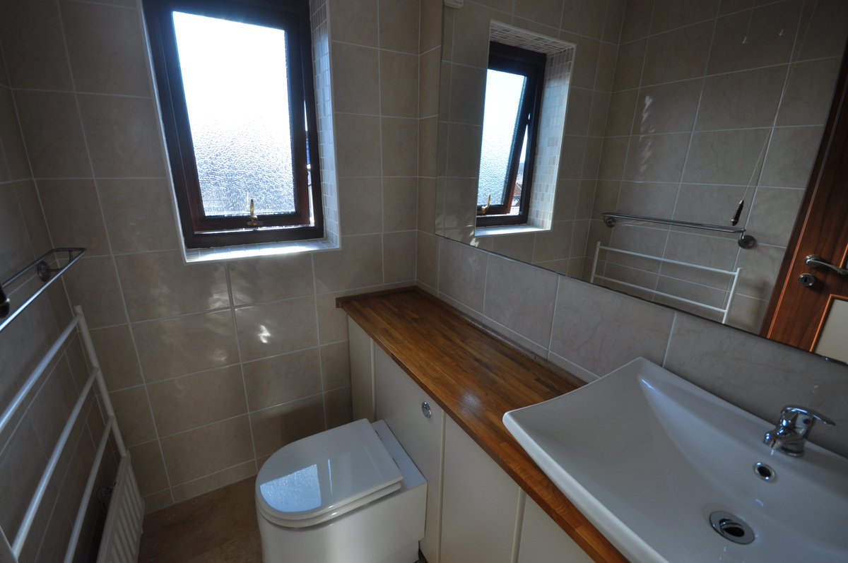 TownCountryMold's tweet photo. **PRICE REDUCTION!!** For more information or to book a viewing call 01352 750501 or visit us today. #newhome #walesproperty https://t.co/rsollXDnm2