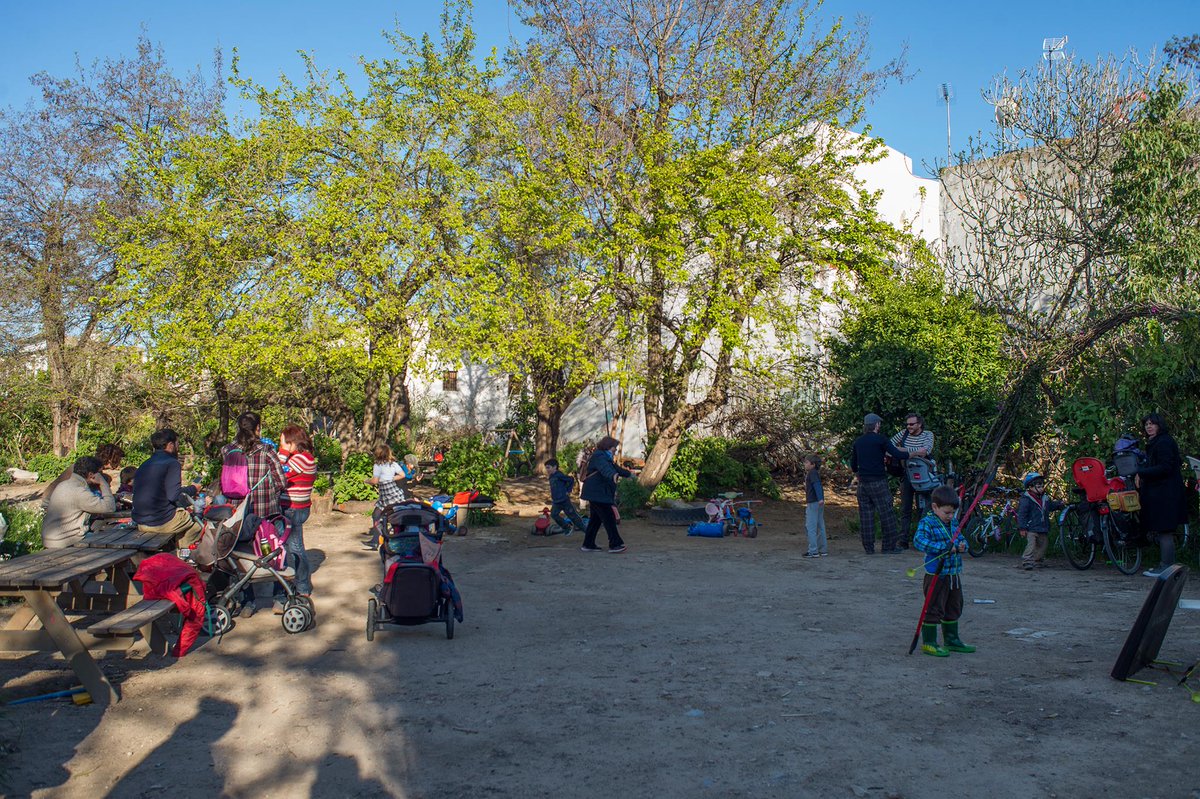 CIEESeville's tweet photo. The Interest Group of the Liberal Arts Program: Urban Ecology, led by professor Marina Blesa, visited Luciano at the Huerto del Rey Moro, a communal garden which he envisioned, together with a group of neighbors, in 2004. #StudyAbroad #Sustainability #Ecosystems #Seville #CIEE https://t.co/5ojIXAiZuf