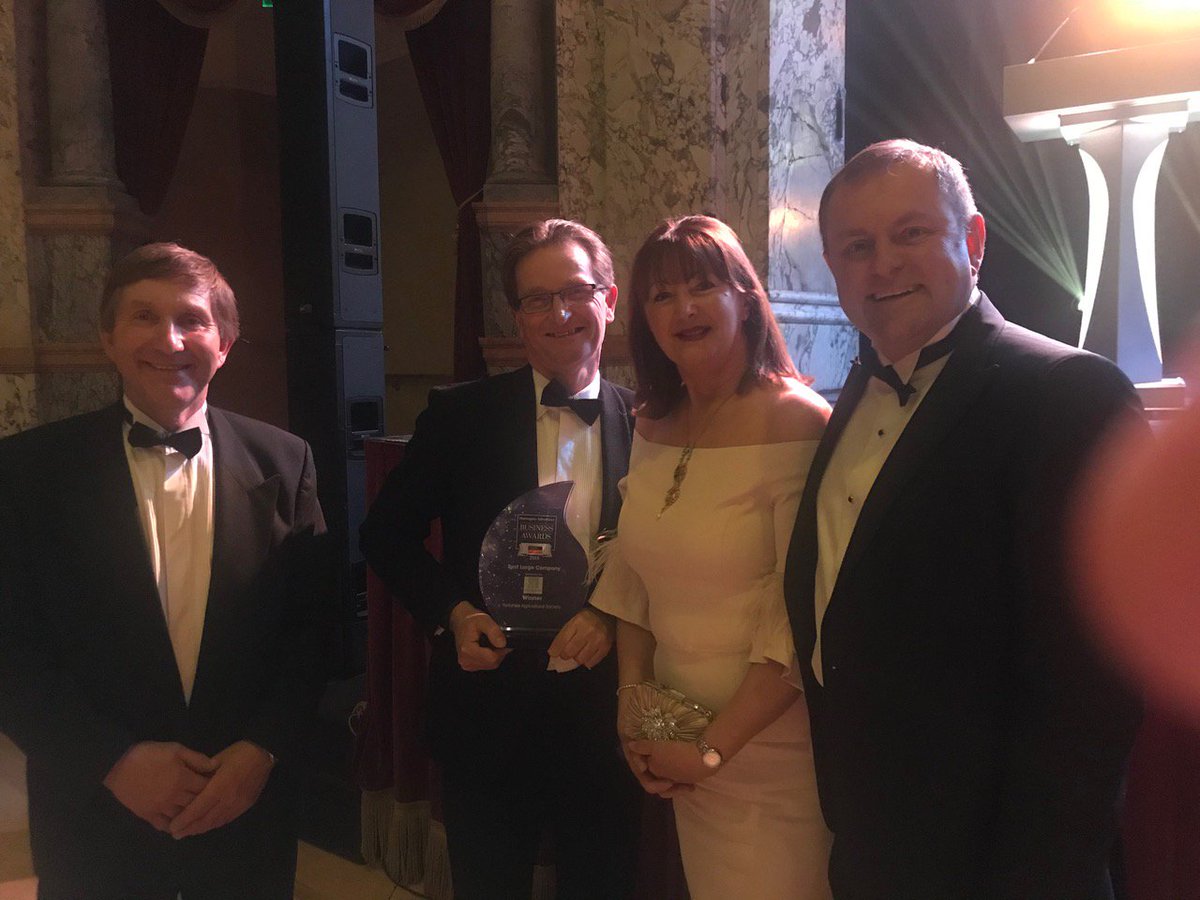 HarrogateMayor's tweet photo. Delighted to witness the fantastic @HgateAdvertiser Business Awards at the stunning @RoyalHallRT. Great achievement by local businesses. Take a bow all concerned! #HGBiz18 #Harrogate https://t.co/sjUzqjh4FL