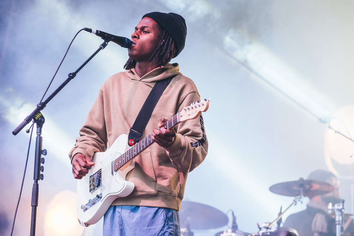 We need some more soothing sounds of <a href="/DanielCaesar/">Daniel Caesar</a> to get us through today! How good was he at The Forest Stage this year?!! #CLSBC18. 🕺❄️.