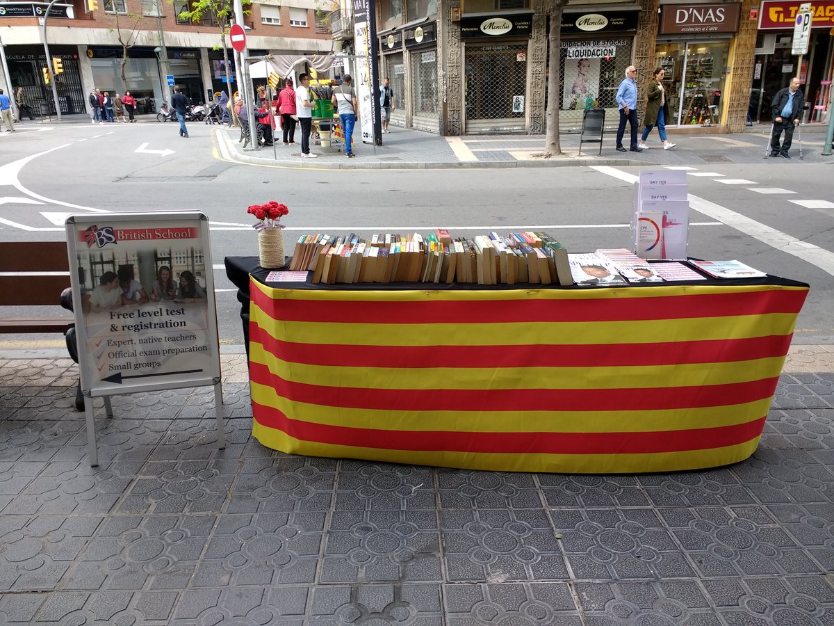 BSTarragona's tweet photo. Que bonic és #SantJordi https://t.co/tJfO8Z2ym8