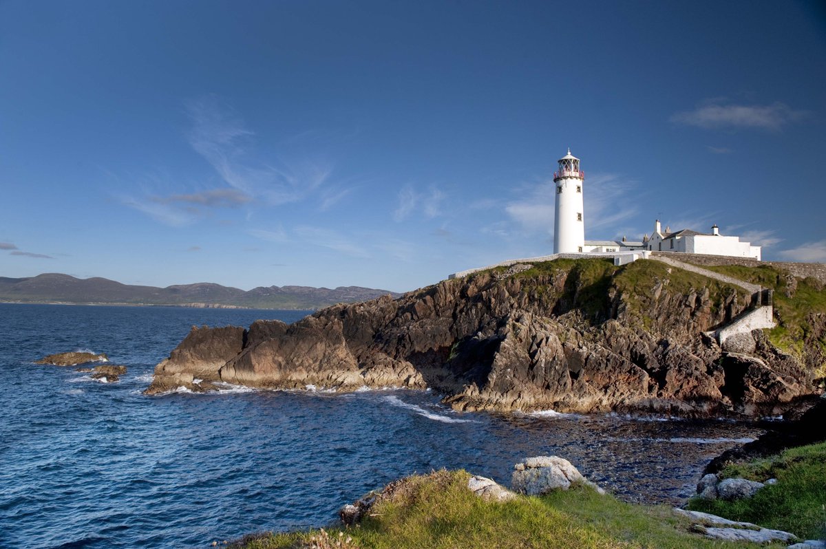 Failte_Ireland's tweet photo. Visitor Reception Centre Officially Opens @FanadLighthouse this afternoon with Ministers @BGriffinTD @McHughJoeTD @IrishLights and our CEO Paul Kelly with an investment of €470k to boost one of #Donegal’s key 
#WildAtlanticWay attractions.. @poloconghaile https://t.co/LJbNCbwyU5 https://t.co/SEogHkyO19