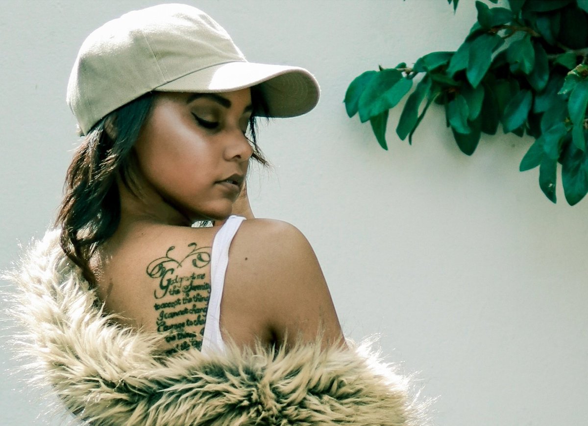 The_FRD's tweet image. #ModelMondays
📷@bezayd

#model #published #fashion #ootd #style #fur #whitedress #cap #nudemakeup #aw18