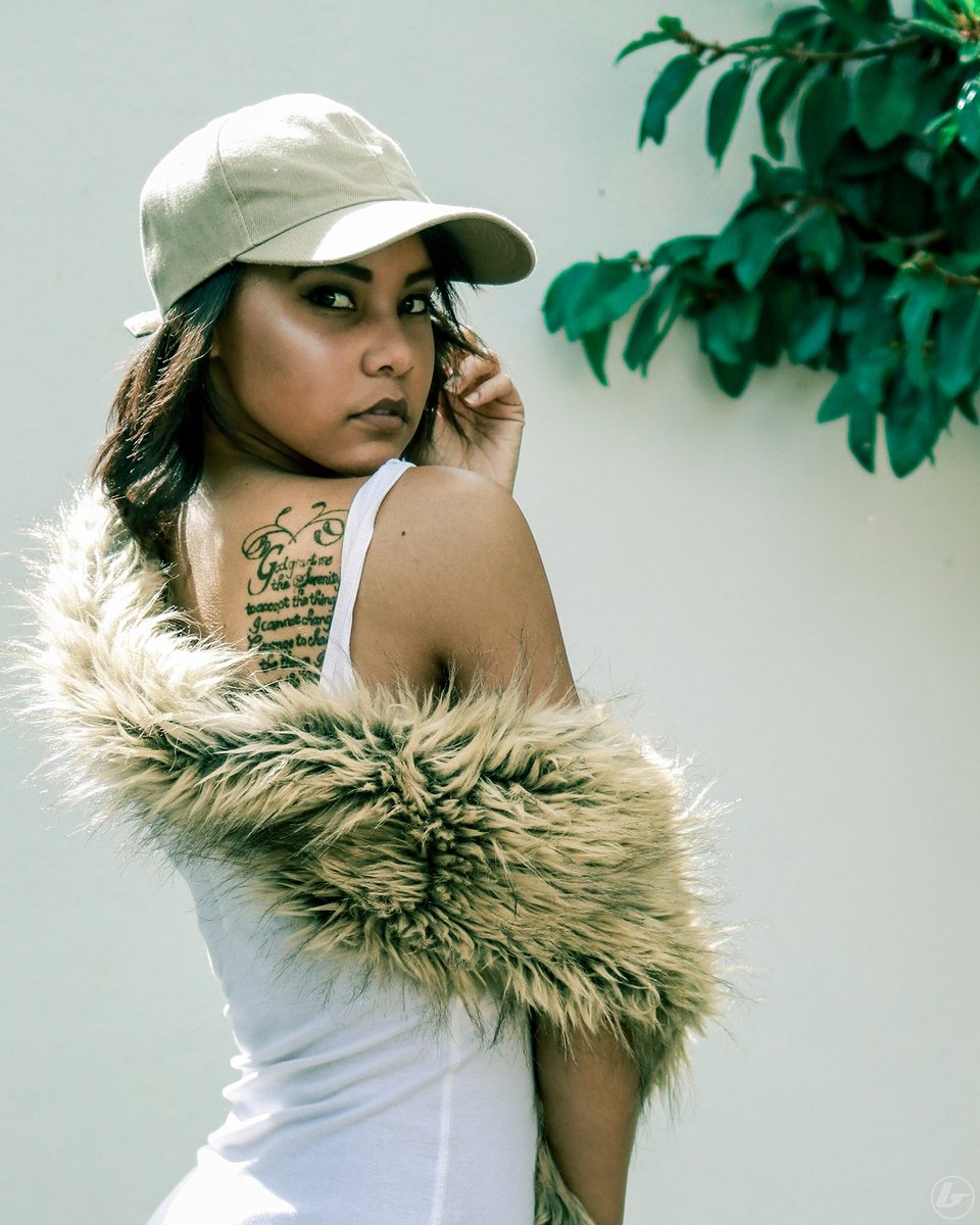 The_FRD's tweet image. #ModelMondays
📷@bezayd

#model #published #fashion #ootd #style #fur #whitedress #cap #nudemakeup #aw18