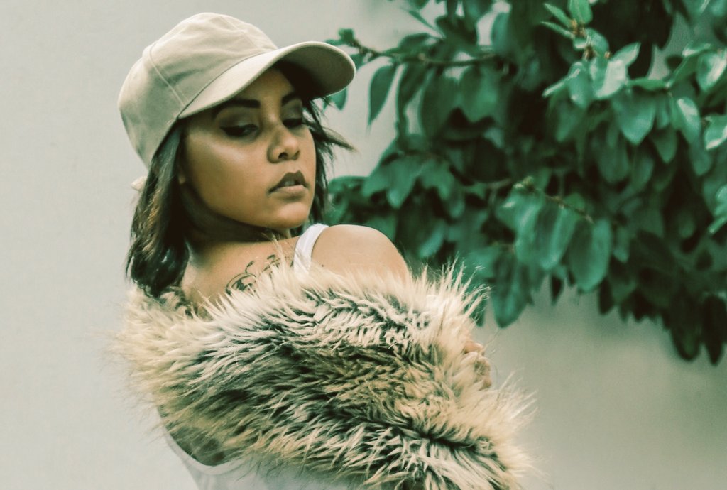 The_FRD's tweet image. #ModelMondays
📷@bezayd

#model #published #fashion #ootd #style #fur #whitedress #cap #nudemakeup #aw18