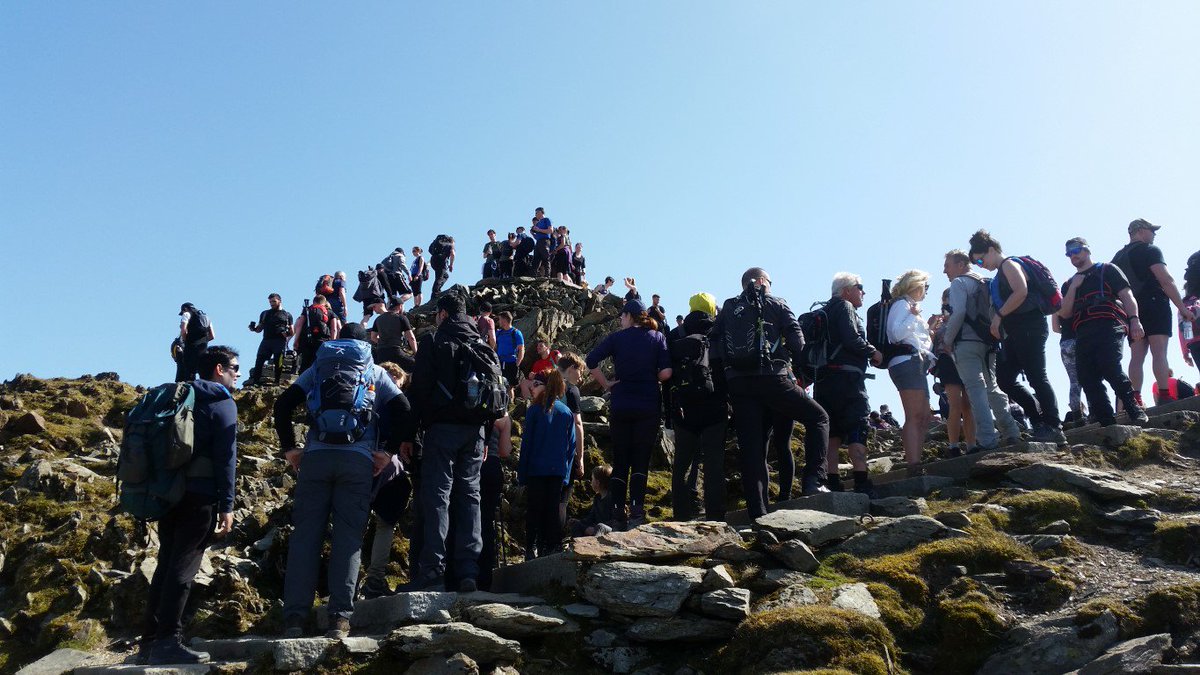 A few pictures by our Volunteer Wardens from the weekend. Sunny and busy at the summit!

#Snowdon