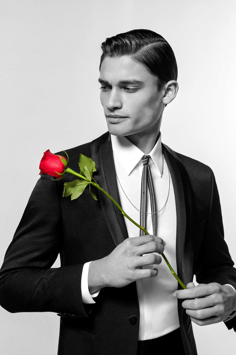 Damat_Tween_es's tweet photo. Feliç diada de Sant Jordi. Te invitamos a que hoy en tu búsqueda del libro o la rosa pases hoy por nuestras tiendas para conocer la colección #TweenSS18 y te puedas regalar también a ti mismo las propuestas que marcarán tu estilo esta temporada.
#santjordi2018 #santjordi https://t.co/67AB26W13H