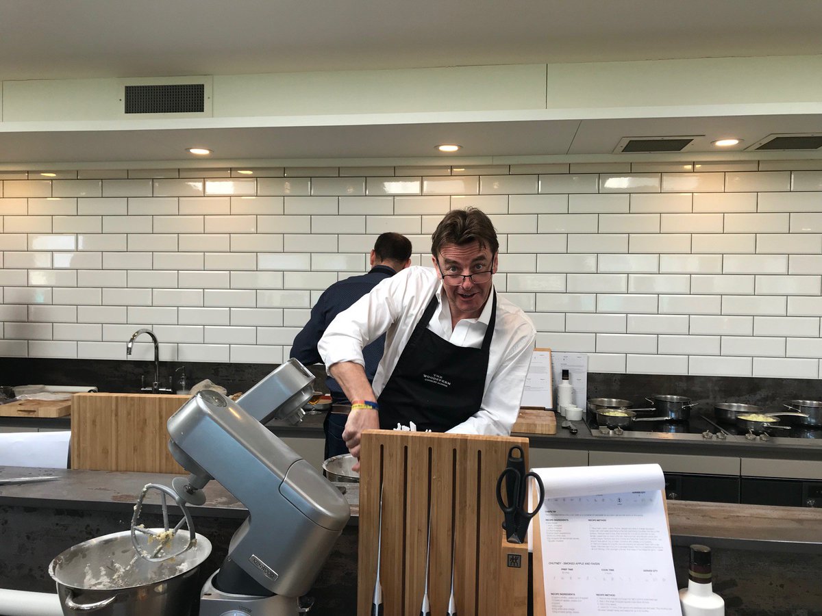 privpropsearch's tweet photo. Thank you to Fowler Architecture &amp; Planning https://t.co/kZeIRHm0NW for such a fun day on Friday @thewoodspeen #cookeryschool @KFBasingstoke@kfcountryhouses #buyingagentsmakegoodchefstoo #masterchefsinthemaking #propertyberkshire #architectsberkshire https://t.co/5YeqOShOtU