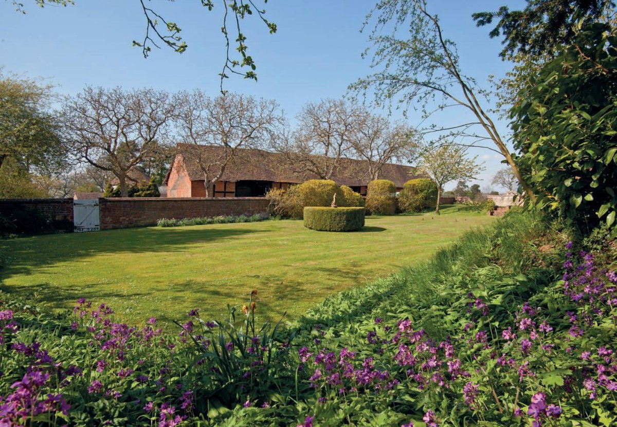 Barton Court is the ideal venue for any kind of milestone party, special corporate event or wedding set in glorious Herefordshire countryside.
#events #weddings #HerefordHour