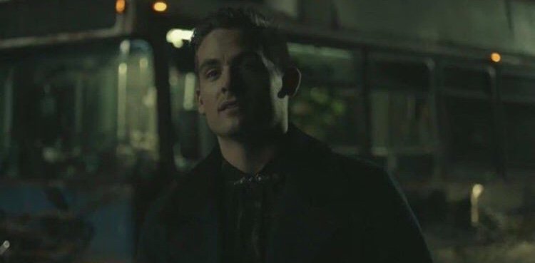 KevinZegersFans's tweet photo. Here are the first pictures of @KevinZegers in #FearTWD playing the character named Mel ! https://t.co/yqDu5AxBaC