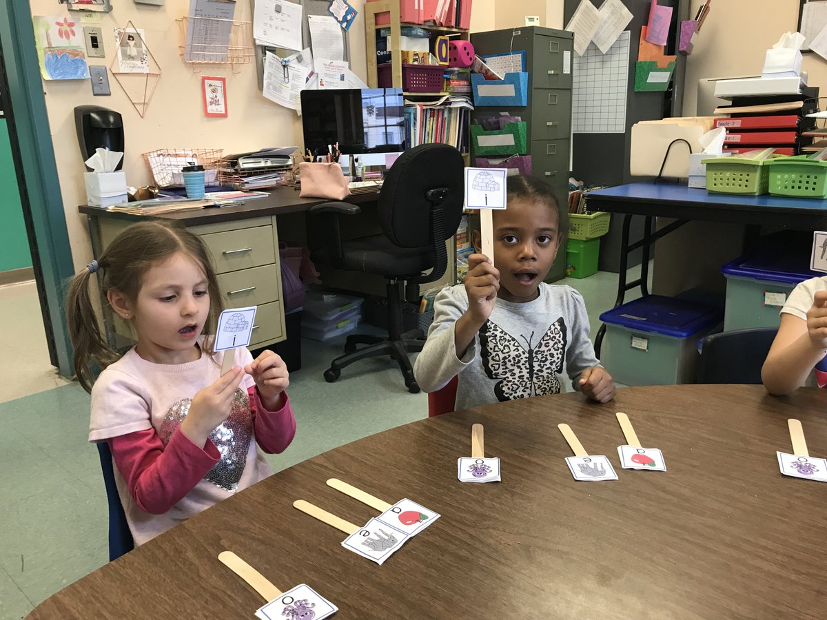 MrsJFeldmann's tweet photo. OG vowel intensive in action! #weelovelearning #weeknowvowels
@AnnaRudowsky @ZywickiR @IMSEOG https://t.co/WuTuQSVRRl