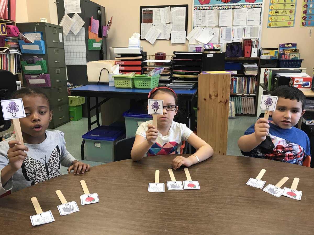 MrsJFeldmann's tweet photo. OG vowel intensive in action! #weelovelearning #weeknowvowels
@AnnaRudowsky @ZywickiR @IMSEOG https://t.co/WuTuQSVRRl