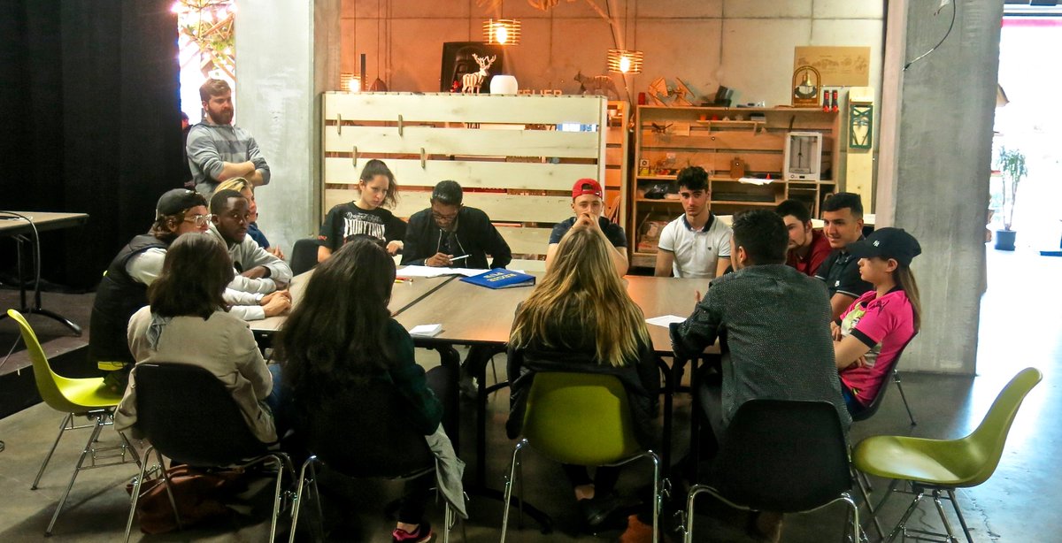 AVLABsxb's tweet photo. Ce matin a débuté l'action "La cité idéale", cycle de formation  solidaire de 84h, réalisé dans le cadre des @fablabs solidaires de la @FondationOrange ! 15 jeunes des associations @drugstore  et @UNIS VERS le SPORT vont être accompagnés sur tous les outils du fablab ! #emploi https://t.co/gZQYiqWoC7