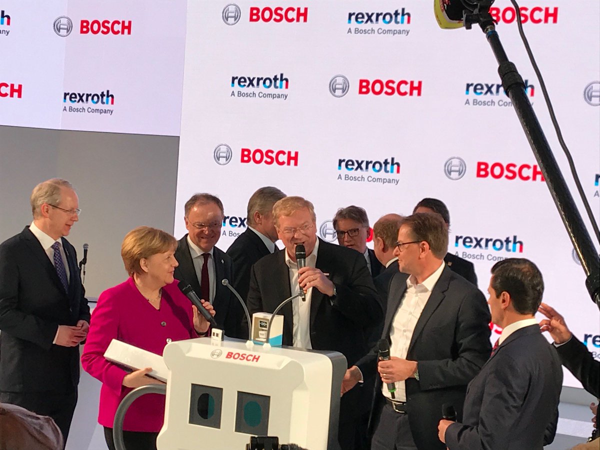 Important guests at our #BoschRexroth and #Bosch booth: we had the honor to present our vision of the #FactoryOfTheFuture to the German chancellor #Merkel and the president of #Mexico, Enrique Peña, <a href="/hannover_messe/">HANNOVER MESSE</a>! When will you join us in hall 17, booth A40? #HM18